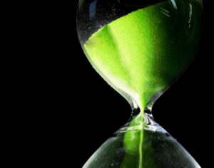 浮気の証拠を集めるための弁護士相談のタイミングはいつがベスト？