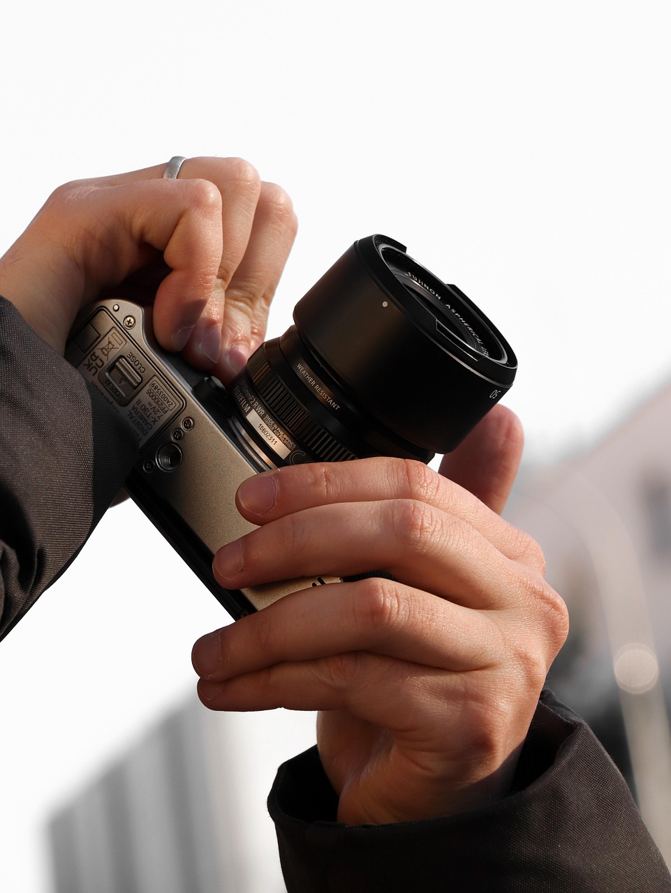 車内にカメラを設置して尾行する方法は？