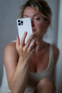 不倫相手の顔を鮮明に写真で撮る方法は？